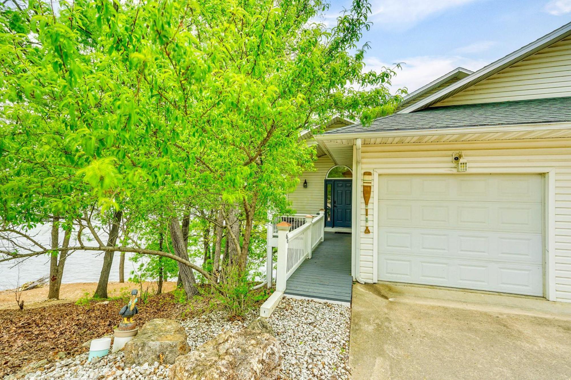 Townhouse With Shared Dock On Lake Of The Ozarks! Екстер'єр фото