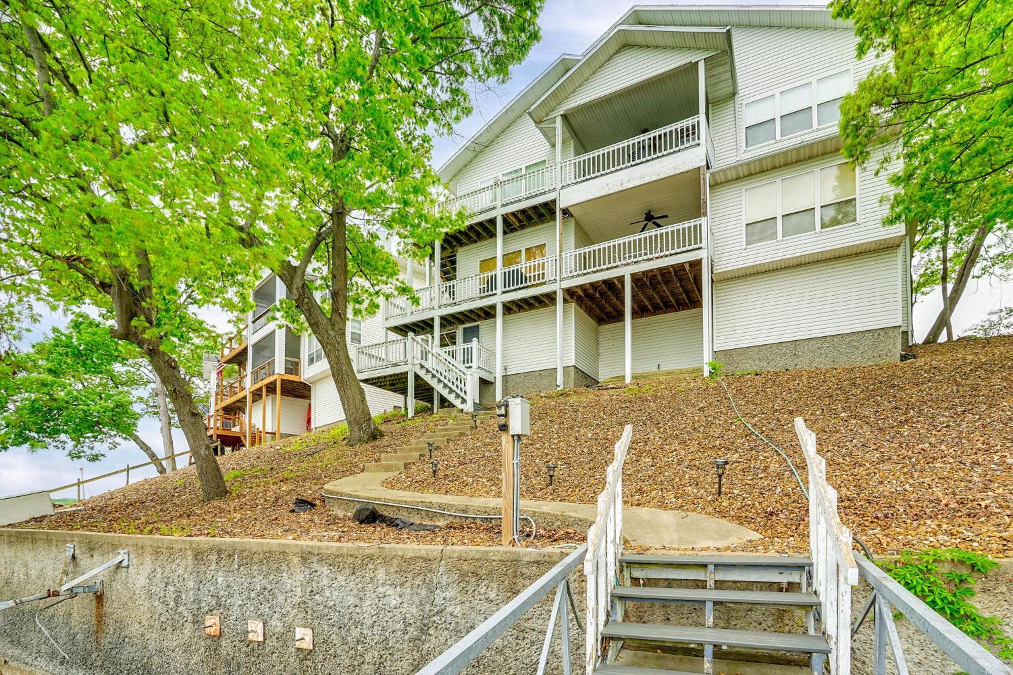 Townhouse With Shared Dock On Lake Of The Ozarks! Екстер'єр фото
