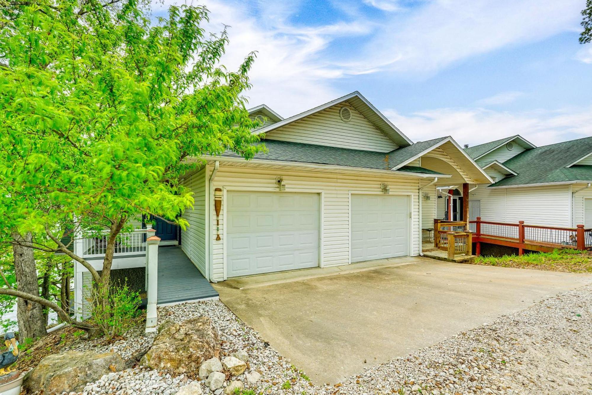 Townhouse With Shared Dock On Lake Of The Ozarks! Екстер'єр фото