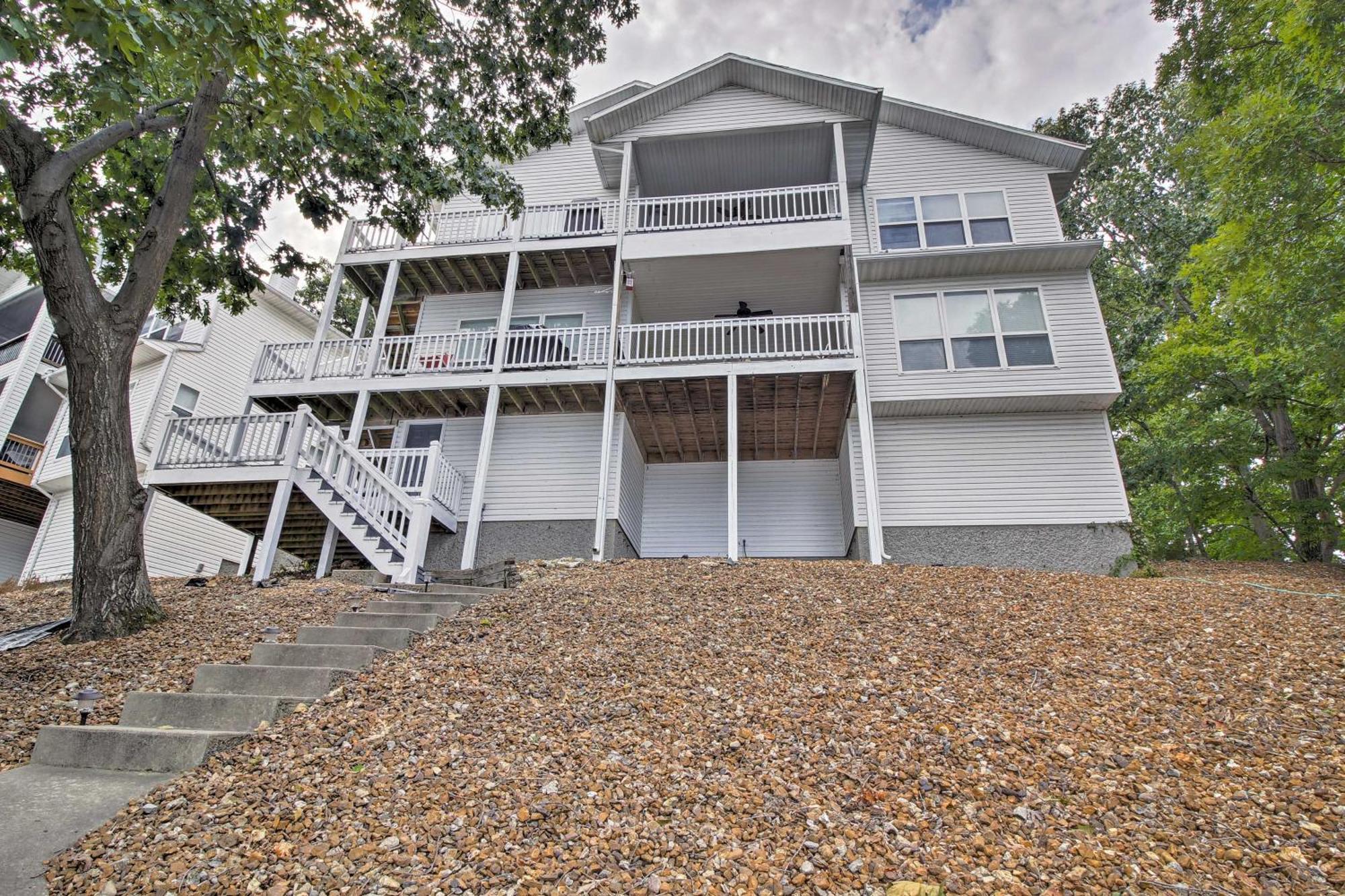 Townhouse With Shared Dock On Lake Of The Ozarks! Екстер'єр фото